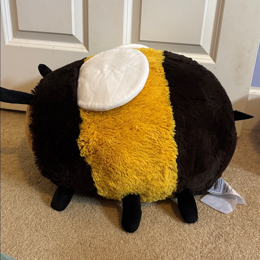 Squishable Fuzzy Bumblebee - Picture 6 of 6